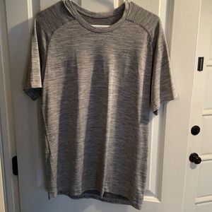 LULULEMON men’s metal vent tee